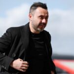 Roberto De Zerbi, manažér Tottenhamu Hotspur, prichádza na štadión pred zápasom Premier League medzi Sunderlandom a Tottenhamom Hotspur na Stadium of Light.