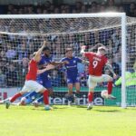 Rochdale vs York končí inváziou na ihrisku a kontroverzným gólom v 103. minúte | Futbal | Šport