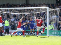 Rochdale vs York končí v dramatických scénach po inváziách na ihrisku a kontroverznom góle Rochdale vs York končí v dramatických scénach po inváziách na ihrisku a kontroverznom góle