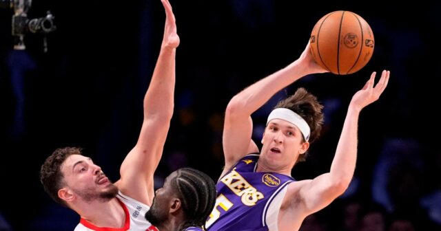Rockets porazil Lakers pri návrate Reavesa, vynútil 6. zápas v play-off NBA | Basketbalové novinky
