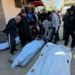 Rodiny v Gaze smútia za svojimi blízkymi zabitými pri nočných izraelských náletoch | Izraelsko-palestínsky konflikt