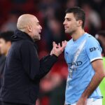 LIVERPOOL, ANGLICKO – 8. FEBRUÁRA: Pep Guardiola Manažér / hlavný tréner Manchestru City a Rodri z Manchestru City počas zápasu Premier League medzi Liverpoolom a Manchestrom City na Anfielde 8. februára 2026 v Liverpoole v Spojenom kráľovstve. (Foto: Robbie Jay Barratt - AMA/Getty Images)