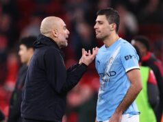Rodri, Gvardiol, Dias – správy o zranení Man City a dátumy návratu po aktualizácii Pepa Guardiolu LIVERPOOL, ANGLICKO – 8. FEBRUÁRA: Pep Guardiola Manažér / hlavný tréner Manchestru City a Rodri z Manchestru City počas zápasu Premier League medzi Liverpoolom a Manchestrom City na Anfielde 8. februára 2026 v Liverpoole v Spojenom kráľovstve. (Foto: Robbie Jay Barratt - AMA/Getty Images)