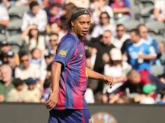 Ronaldinho prehliada Kyliana Mbappeho, 38-ročného najlepšieho hráča na svete Ronaldinho prehliada Kyliana Mbappeho, 38-ročného najlepšieho hráča na svete