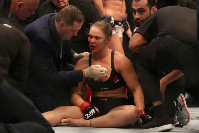 Prehra Rondy Rousey s KO s Holly Holm sa cítila ako okamih v čase – koniec jej maxima (Getty)