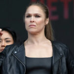 10. marca 2026; Inglewood, Kalifornia, Spojené štáty americké; Ronda Rousey pózuje počas tlačovej konferencie k nadchádzajúcemu zápasu MMA v perovej váhe v Intuit Dome. Povinný kredit: Kirby Lee-Imagn Images