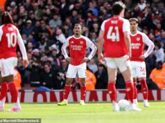 Roy Keane varuje „nervózny“ Arsenal, že „potrebuje zabrať“ alebo titul v Premier League „utečie“, keďže Jamie Carragher menuje podpis Gunners, ktorý „naozaj bojuje“ Roy Keane poslal varovanie Arsenalu po znížení jeho náskoku na čele ligy