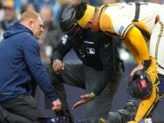 Rozhodca CB Bucknor odchádza zo zápasu so zranením niekoľko dní po tom, čo ho ABS pokorilo Rozhodca CB Bucknor odchádza zo zápasu so zranením niekoľko dní po tom, čo ho ABS pokorilo