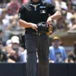 Rozhodca Major League Baseball Brock Ballou bol medzi dvoma obeťami, ktoré 9. apríla v centre Philadelphie okradla a napadla tá istá osoba.