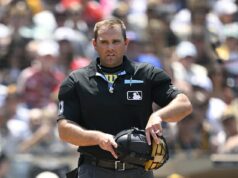 Rozhodca MLB udrel do hlavy počas údajnej lúpeže a napadnutia Rozhodca Major League Baseball Brock Ballou bol medzi dvoma obeťami, ktoré 9. apríla v centre Philadelphie okradla a napadla tá istá osoba.