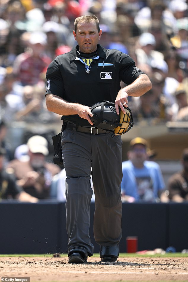 Rozhodca MLB udrel do hlavy počas údajnej lúpeže a napadnutia Rozhodca Major League Baseball Brock Ballou bol medzi dvoma obeťami, ktoré 9. apríla v centre Philadelphie okradla a napadla tá istá osoba.