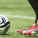 Rozhodca Manchester United vs Leeds United zapojený do ďalšej kontroverzie o červenú kartu