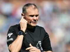 Rozhodca Premier League odhaľuje, že funkcionári „nenávidia“ VAR a kritizuje technológiu „nevhodnú na daný účel“ Obrazovka VAR počas zápasu Premier League v roku 2024