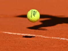 Rozhodca zasiahne, aby zabránil boju počas bizarného incidentu na Ríme Challenger Download app from appStore