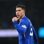 Enzo Fernandez dosiahol neskorý vyrovnávajúci gól Chelsea, keď naposledy čelili Man City – tento víkend bude suspendovaný (Getty Images)