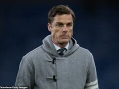 Scott Parker je zbavený zostupu Burnley – štyri zápasy pred koncom sezóny… a legenda Premier League je favoritom na jeho prácu Scott Parker opustil Burnley s okamžitou platnosťou po zostupe z Premier League