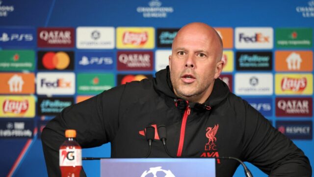 Sedem hráčov mohlo vynechať Liverpool verzus PSG, keďže Curtis Jones Tréner Liverpoolu Arne Slot počas tlačovej konferencie