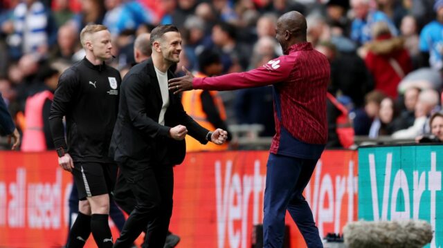 Šéf Lutonu Jack Wilshere vyhráva prvú trofej ako manažér s finálovým triumfom v EFL Trophy
