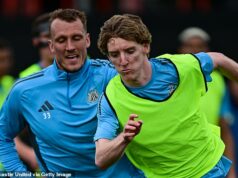 Šéf Newcastlu Eddie Howe zostrelil konšpiračnú teóriu Anthonyho Gordona a Arne Slot prináša aktuálne informácie o zasiahnutej hviezde Liverpoolu Hugovi Ekitike: NAJNOVŠIE FUTBAL Anthony Gordon vynechal tréning, ale Newcastle dúfa, že sa mu vráti budúci týždeň