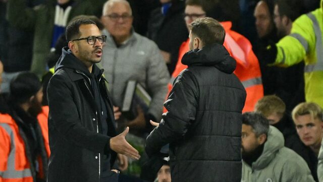 Liam Rosenior je v Chelsea pod obrovským tlakom