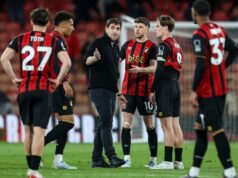 Sen Chelsea pre sezónu 2026/27 vrátane anglickej hviezdy za 75 miliónov libier a stretnutia Andoniho Iraolu Hlavný tréner Andoni Iraola s Jamesom Hillom, Ryanom Christiem a Alexom Scottom z Bournemouthu po remíze 2:2 počas zápasu Premier League medzi Bournemouthom a Leeds United na Vitality Stadium
