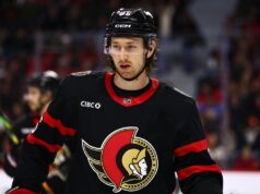 Sens D Jake Sanderson (otras mozgu) vynechá 4. zápas NHL: Tampa Bay Lightning v Ottawa Senators