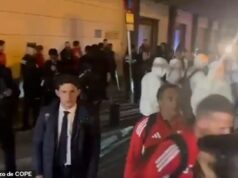 Sevillu prepadli ultras: Hviezdy zasiahli vyhrážky smrťou na škaredej zmene cvičiska uprostred boja o zostup – so španielskou stranou len DVA body nad zónou poklesu Sevilla bola konfrontovaná nahnevanými priaznivcami po ich prehre so spodným Realom Oviedo