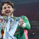 James Trafford je držiteľom trofeje Carabao Cup
