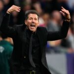 Simeone fackuje a strčí hviezdu Arsenalu v tuneli, keď Arteta „neuveriteľne zúri“