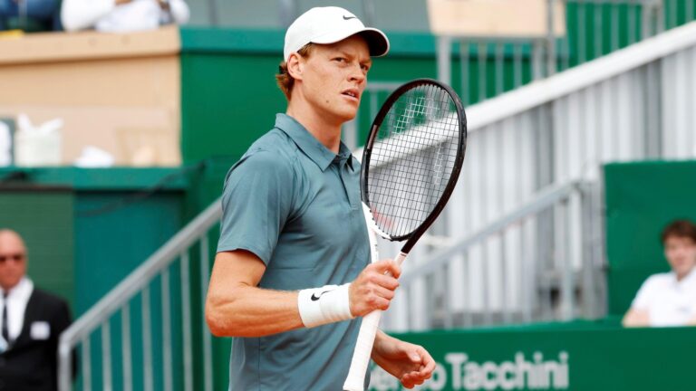 Jannik Sinner si všimol, že pri príprave na Wimbledon robí niečo veľmi zvláštne