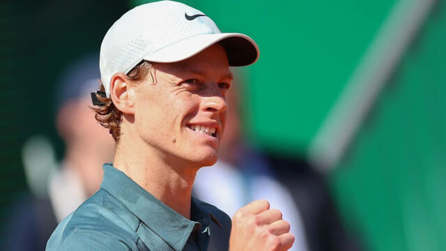 Sinner sa dostal do osemfinále po 37-setovom rekorde
