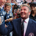 Sir David Beckham sa stretáva s kráľom Charlesom