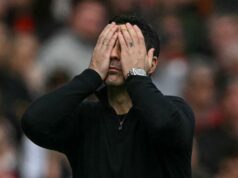 Šokujúce rozhodnutie Mikela Artetu stojí Arsenal v Bournemouthe porážku v boji o titul Mikel Arteta