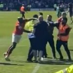 Stredopoliar mesta York City Hiram Boateng bol videný ako udierať na fanúšika Rochdale počas invázie na ihrisku v zjavnej odvete po tom, čo bol zrazený na zem.