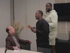 Šokujúci moment, kontroverzná hviezda NBA Draymond Green sa vyhráža útokom na muža, ktorý sa pokazil Rich Paul (v strede) sa snaží dostať medzi svojho klienta Draymonda Greena (vpravo) a herca