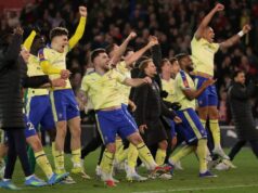 „Som legenda Southamptonu – máme hráča, ktorý dokáže zastaviť kolos Man City“ Hráči Southamptonu oslavujú v záverečnom hvizde po štvrťfinále Emirates FA Cup proti Arsenalu