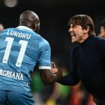 Šéf Neapola Antonio Conte namieril tenko zahalený výkop na Romelua Lukakua, zatiaľ čo medzi nimi prepuká spor.