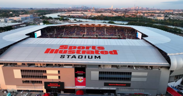 Sports Illustrated sa pokúša o odskok po prepúšťaní
