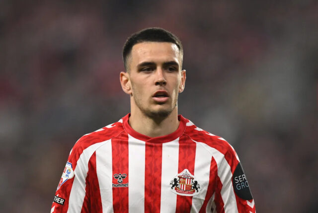 Správa: Aston Villa čelí konkurencii Liverpoolu v súboji o stredopoliara za 35 miliónov libier
