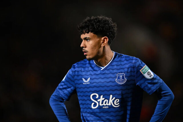 Správa: Giganti z Ligue 1 sa snažia získať obrancu Evertonu
