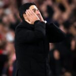 Mikel Arteta, manažér / hlavný tréner Arsenalu, reaguje na zápas fázy MD3 Ligy majstrov UEFA 2025/26 medzi Arsenal FC a Atletico de Madrid na štadióne Arsenal 21. októbra 2025 v Londýne v Anglicku.
