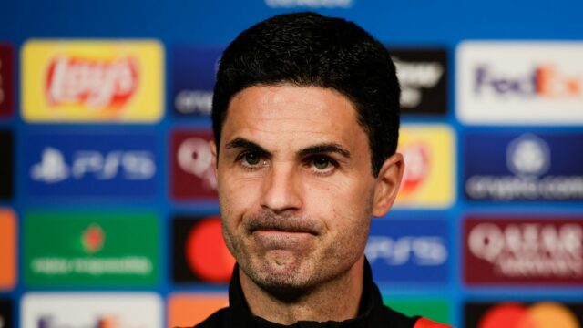 Bukayo Saka z Arsenalu oslavuje naplno