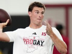 Správy NFL: Fernando Mendoza údajne preskočil draft NFL, aby zostal s rodinou Správy NFL: Fernando Mendoza údajne preskočil draft NFL, aby zostal s rodinou