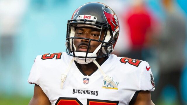 Správy NFL: LeSean McCoy obhajuje Mikea Vrabela a Diannu Russiniovú Správy NFL: LeSean McCoy obhajuje Mikea Vrabela a Diannu Russiniovú na fotografiách rezortu