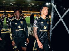 Správy o zranení Man Utd a dátumy návratu po aktualizáciách Leny Yoro a Kobbie Mainoo WOLVERHAMPTON, ANGLICKO - 8. DECEMBRA: Kobbie Mainoo, Leny Yoro z Manchestru United odchádzajú po zápase Premier League medzi Wolverhampton Wanderers a Manchester United v Molineux 8. decembra 2025 v anglickom Wolverhamptone. (Foto: Zohaib Alam - MUFC/Manchester United cez Getty Images)