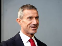 Správy z Arsenalu: Andrea Berta sa pustil do prestupovej bitky z Man Utd za 44 miliónov libier, keď 16-ročný zázračný chlapec sledoval Jeremy Monga z Leicester City počas zápasu Sky Bet Championship medzi Leicester City a Swansea City na štadióne King Power Stadium 11. apríla 2026 v Leicestri v Spojenom kráľovstve.