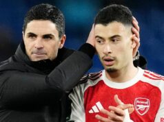 Správy z Arsenalu: Arteta sa pokúša uchmatnúť Guardiolu favorita, keďže počet vylúčení pribúda Tréner Arsenalu Mikel Arteta (vľavo) a Gabriel Martinelli