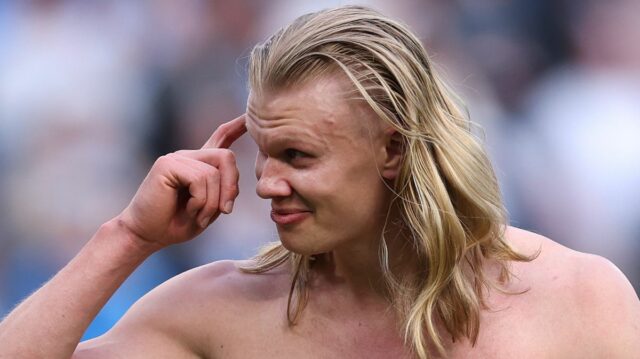 Martin Odegaard z Arsenalu vyzerá skľúčene počas zápasu Premier League medzi Manchestrom City a Arsenalom na Etihad Stadium 19. apríla 2026 v Manchestri v Anglicku.