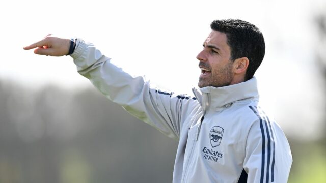 Správy z Arsenalu: Mikel Arteta dostal bolestivú previerku reality pretekov Mikel Arteta počas tréningu Arsenalu