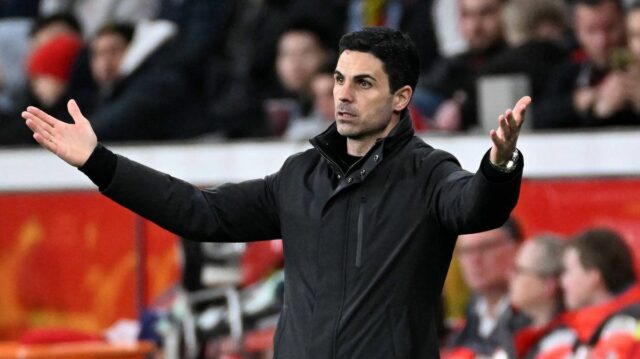 Španielsky manažér Arsenalu Mikel Arteta reaguje počas prvého zápasu Ligy majstrov UEFA, Last16, prvého zápasu Bayer 04 Leverkusen vs Arsenal v Leverkusene v západnom Nemecku 11. marca 2026.